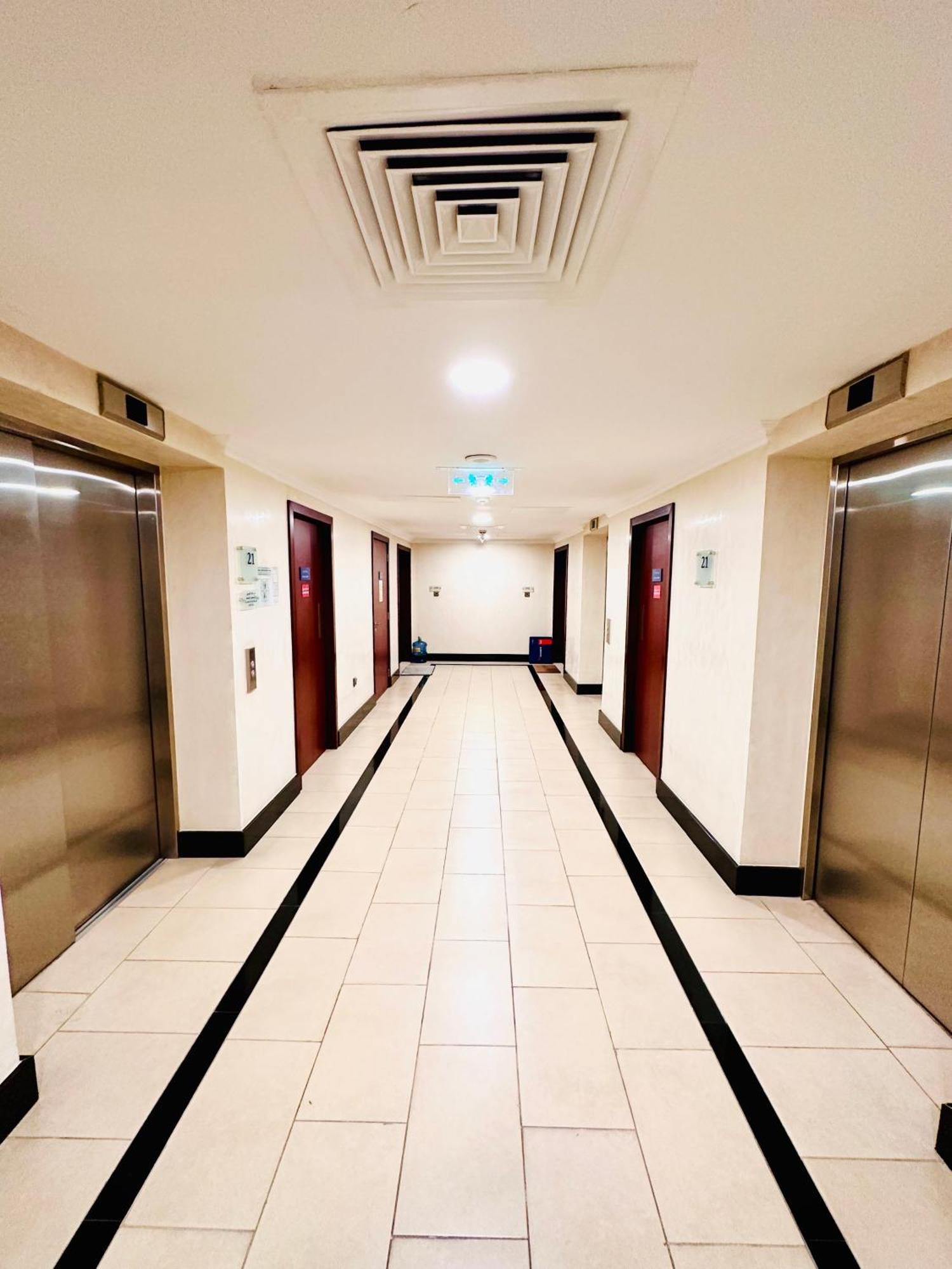 The Aero Hostel 迪拜 外观 照片